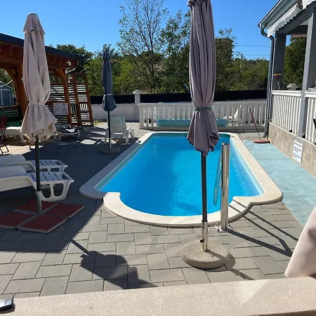 Longer Life Stone House Puticanje