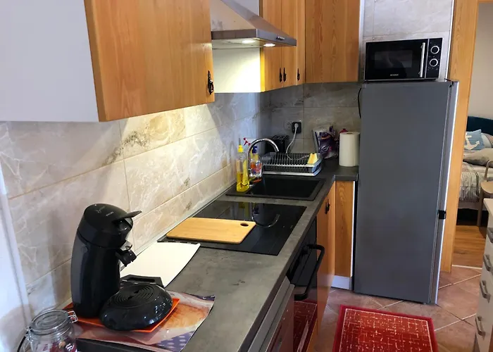 Longer Life Stone House Puticanje