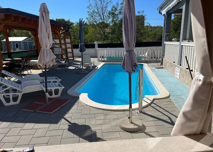 Longer Life Stone House Puticanje